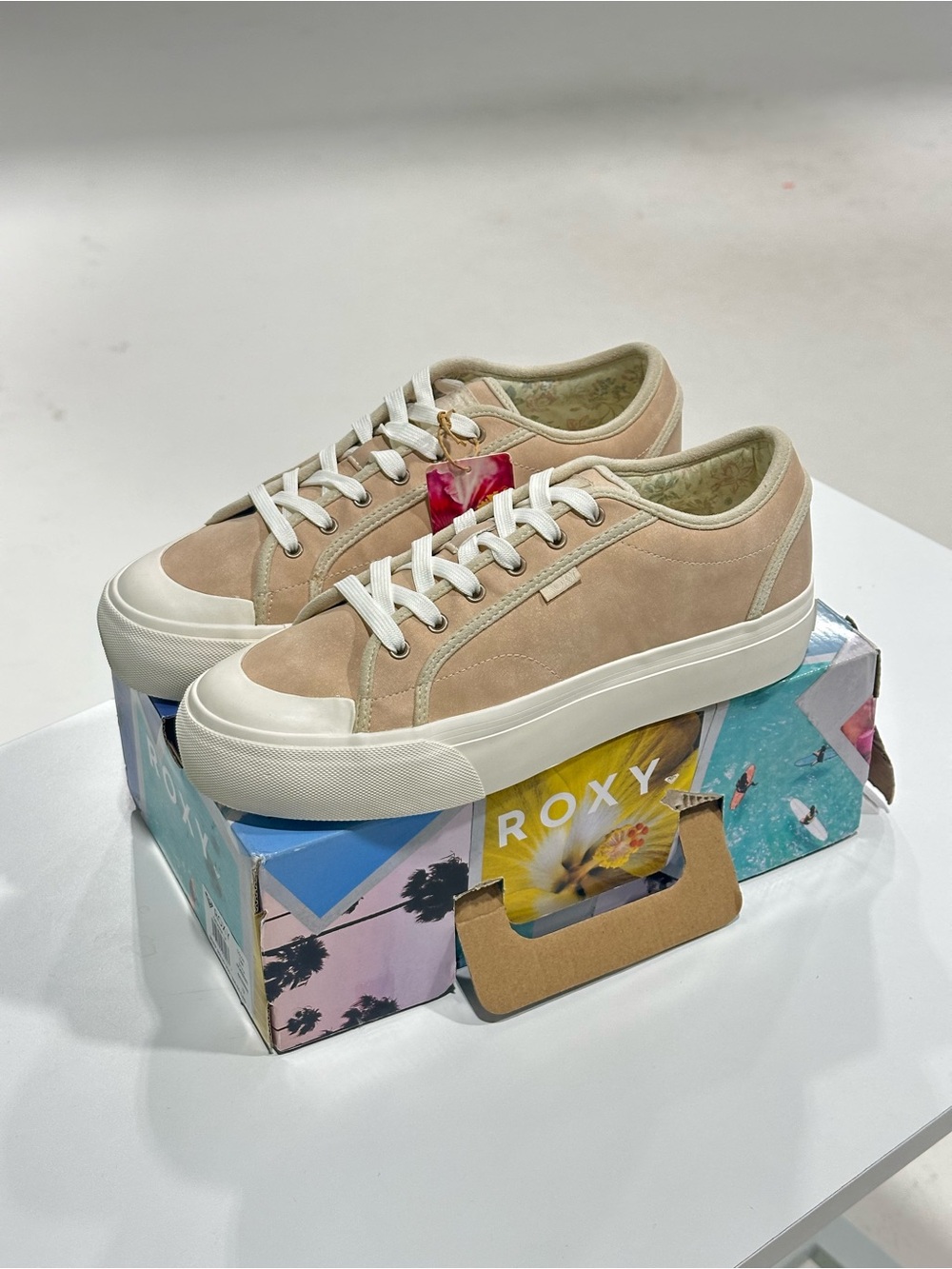 Roxy Women's Cruizer LX Low-Top Sneakers in Blush Pink and Cream